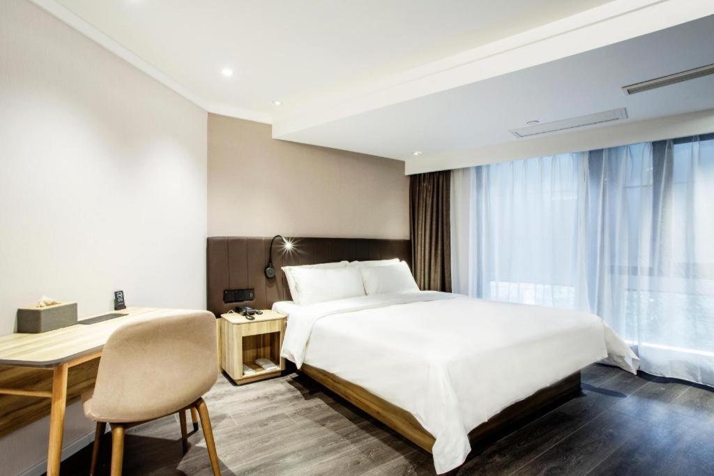 Hanting Premium Zhongshan Park Yan'an Road Shanghai