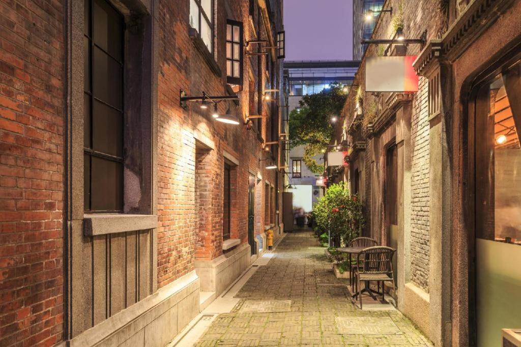 Hanting Premium Zhongshan Park Yan'an Road