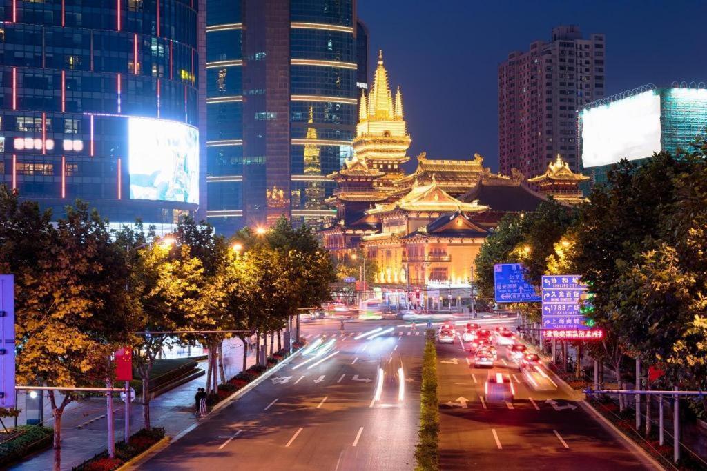 Hanting Premium Zhongshan Park Yan'an Road Hotel 3*