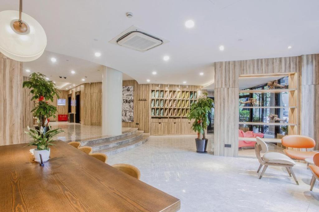 Hanting Premium Zhongshan Park Yan'an Road Shanghai