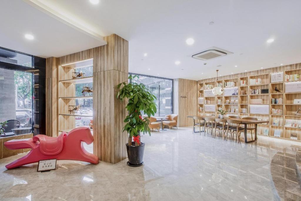 Hotel Hanting Premium Zhongshan Park Yan'an Road